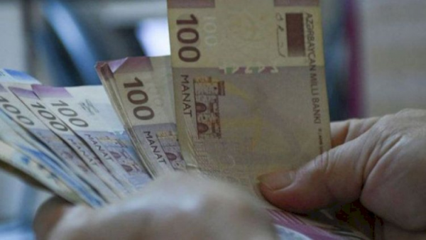 Azərbaycanda bu şəxslərin maaşı üç dəfə artıb