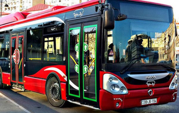 Bakıda DƏHŞƏT: Marşrut avtobusu partladı – Video