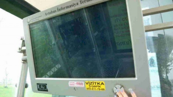 12 ildir dayanacaqlarda toz basmış monitorlar yığışdırılır - RƏSMİ