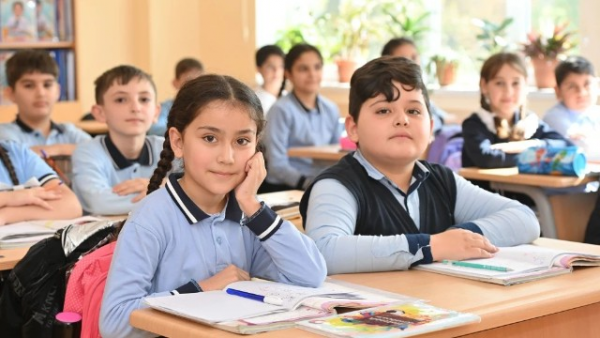 Nazirlikdən məktəbli geyimləri ilə bağlı AÇIQLAMA