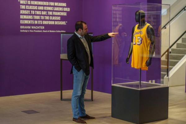 Basketbolçunun bu forması 4 milyondan baha satılacaq