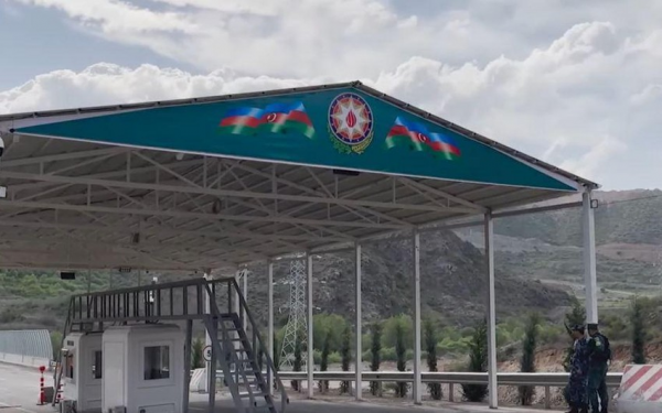 “Laçın” sərhəd-buraxılış məntəqəsindən keçən erməniəsilli şəxs Azərbaycan dilində danışıb: "Hər şey qəşəngdir"