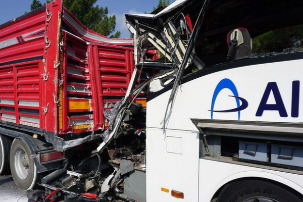 Türkiyədə avtobus qəzası: Ölənlər və yaralananlar var - FOTO