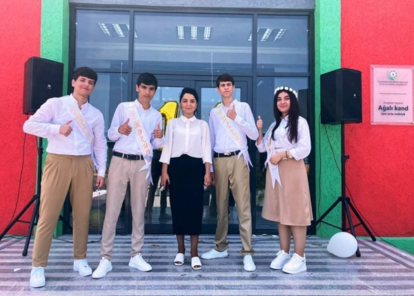 Ağalı kənd məktəbinin iki məzunu tələbə adı qazandı