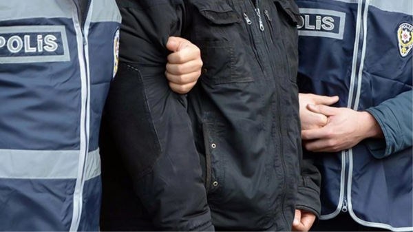 Türkiyədə 15 yaşlı qıza təcavüz edən polis həbs edildi