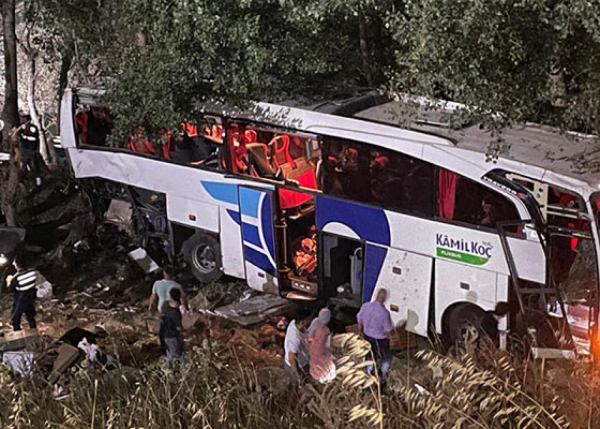 Türkiyədə avtobus aşdı - 38 nəfər yaralandı