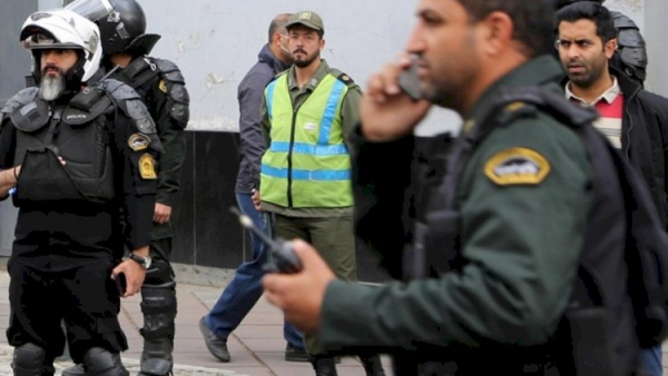 İranda polislərə hücum oldu, ölən və yaralananlar var