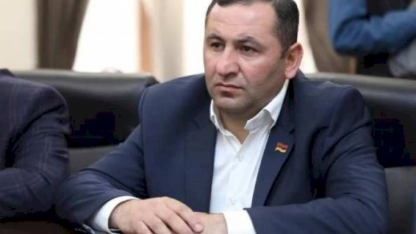 Ermənistanda deputat qəfildən öldü