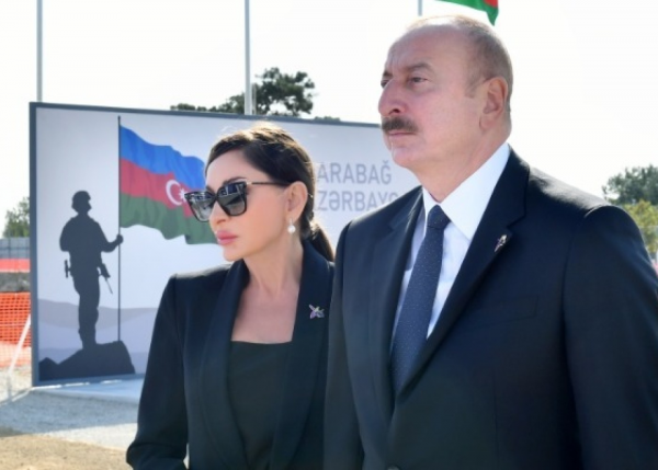 İlham Əliyev Şuşa şəhərində Qala divarına və ətraf əraziyə baxış keçirib