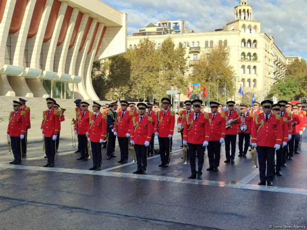 Bakıda hərbçilərin Zəfər yürüşü keçirilib - FOTOLAR