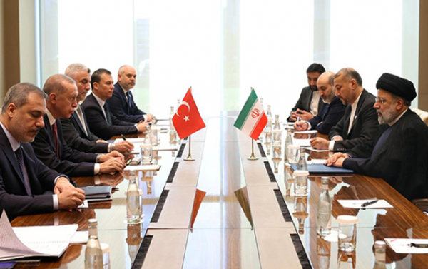 Ərdoğan iranlı həmkarı ilə görüşdü