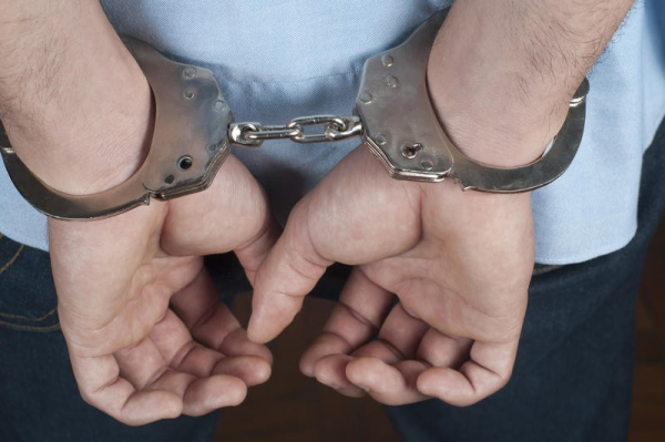 Polis Abşeronda özünü şübhəli aparan şəxsi saxladı