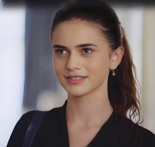 Azərbaycanlı aktrisanın xalası qızı TÜRKİYƏNİN REYTİNQLİ SERİALINDA - FOTO