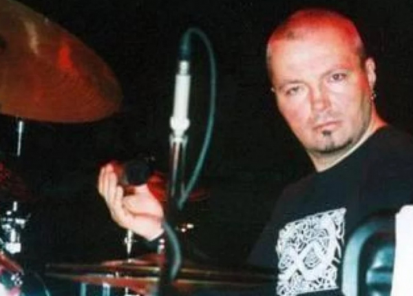 Rusiyalı musiqiçi evində ölü tapıldı