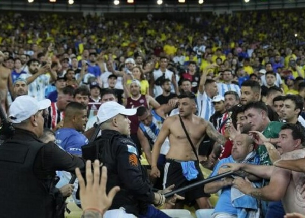"Polislərin insanları necə döydüyünü gördük" - Messi