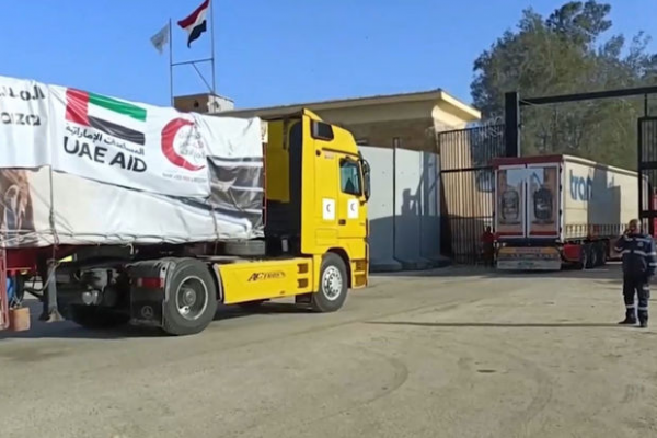 Qəzzaya atəşkəsdən sonra ilk dəfə humanitar yardım maşınları daxil oldu