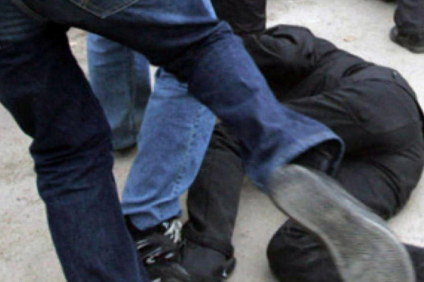Bakıda parkda KÜTLƏVİ DAVA: yeniyetməni döyüb bıçaqladılar