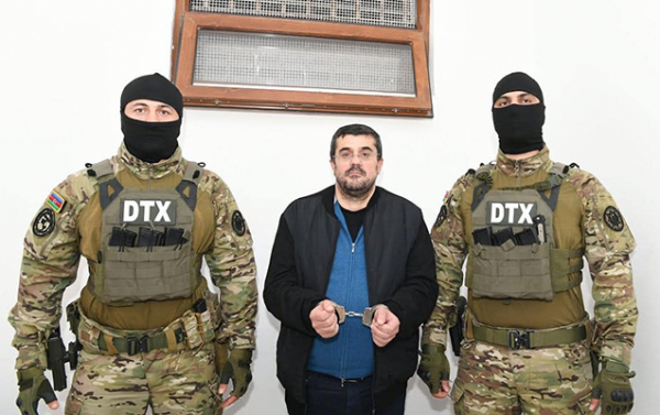 Araik qızlarını və həyat yoldaşını Bakıya gətirmək istəyir