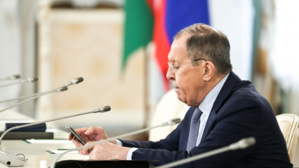 Lavrov "iPhone" smartfonundan imtina edib