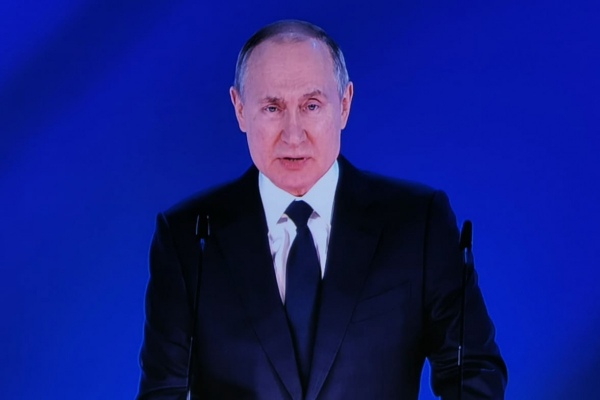 Putin BƏƏ-yə səfər edib