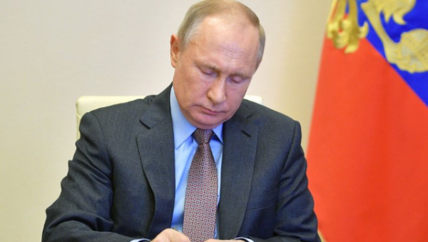 Putin 60 hərbçiyə general rütbəsi verdi