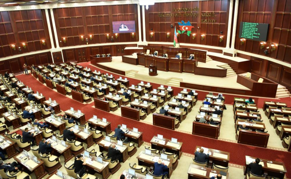 Milli Məclisin iclası başlayıb
