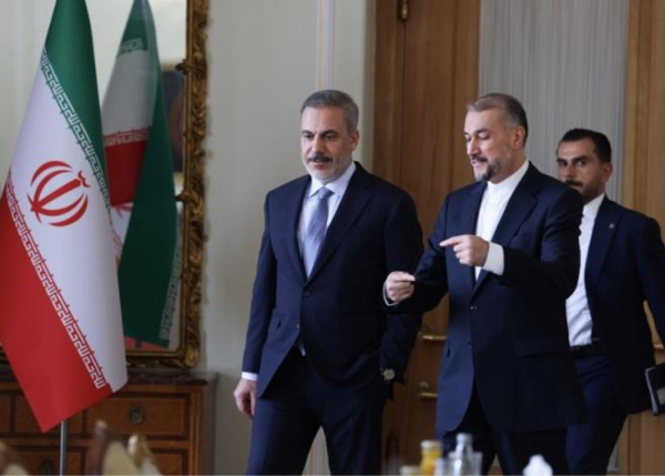 Hakan Fidan iranlı həmkarı ilə müzakirə apardı