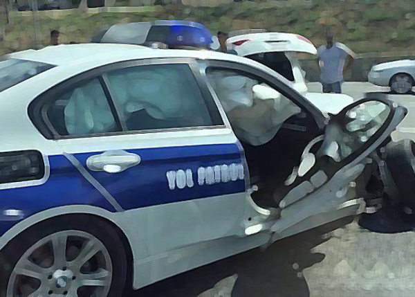 Gəncədə polis maşını qəzaya düşdü - Xəsarət alan var