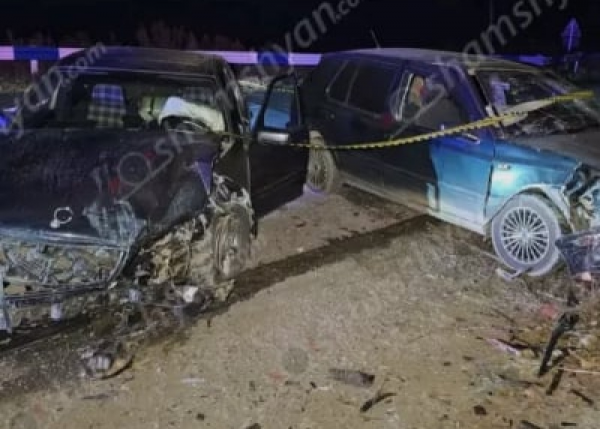 Ermənistanda hərbçi və polis avtomobilləri toqquşdu - Yaralılar var