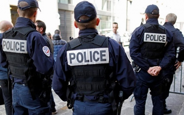 Fransada polis müəllimini öldürməyə cəhd edən məktəbli qızı saxlayıb