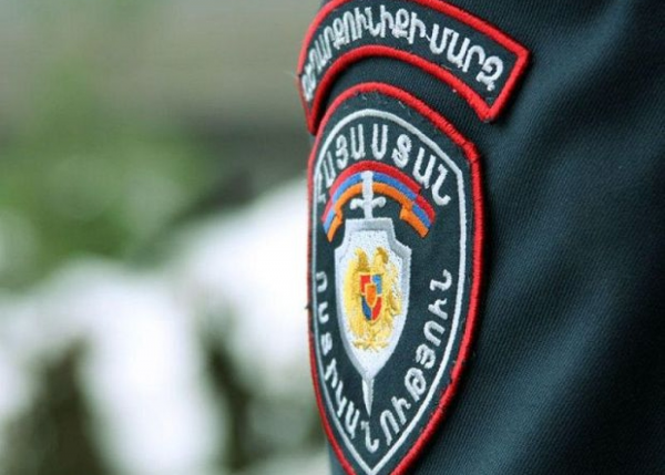Ermənistanda polis özünü güllələdi