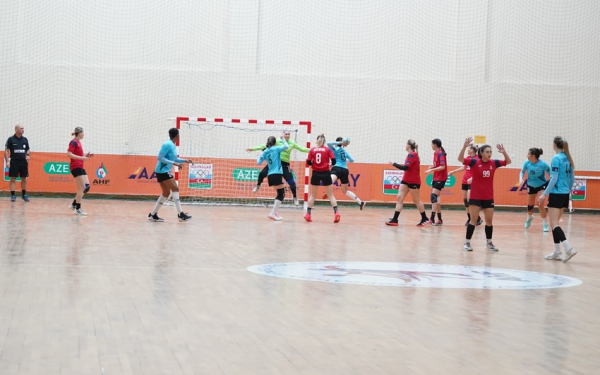 Həndbol üzrə Azərbaycan çempionatında turun sonuncu oyunu heç-heçə başa çatıb