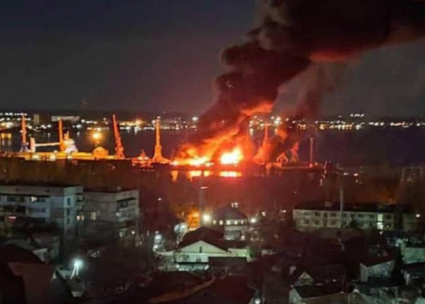 Rusiyanın böyük desant gəmisi VURULDU