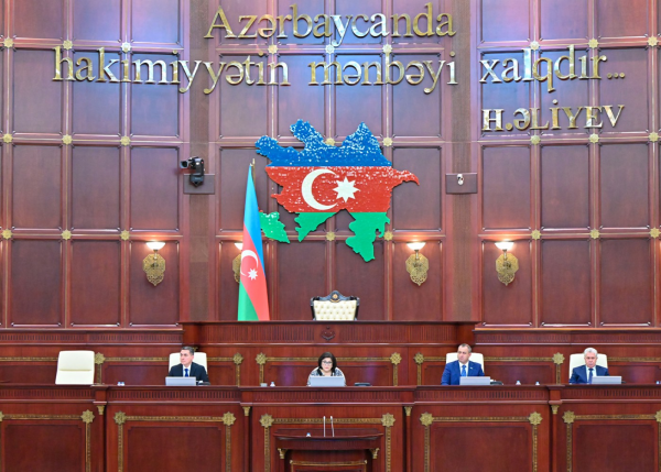 Milli Məclisin iclası başlayıb