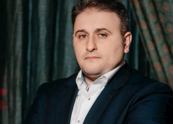 Yeni nazir daha bir şöbə müdirini İŞDƏN ÇIXARDI