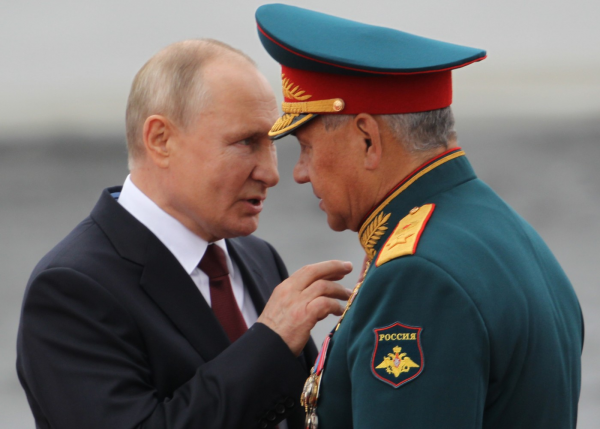 Şoyqu desant gəmisinin vurulması barədə Putinə məruzə etdi