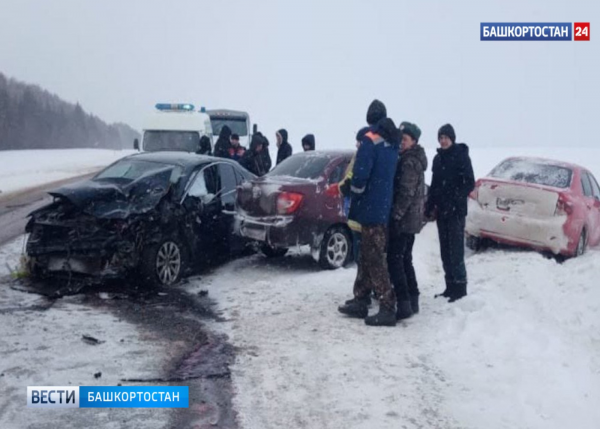 Bu ölkənin səhiyyə naziri yol qəzasında ağır xəsarət aldı