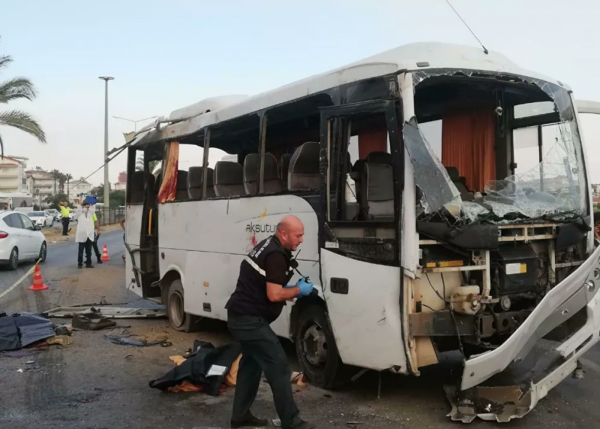 Rusiyalı turistləri daşıyan avtobus qəzaya uğradı
