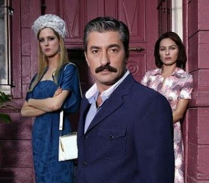 "Öyle bir geçer zaman ki"nin "Karolin"i dünyaya yeni gələn körpəsi ilə şəkil paylaşdı