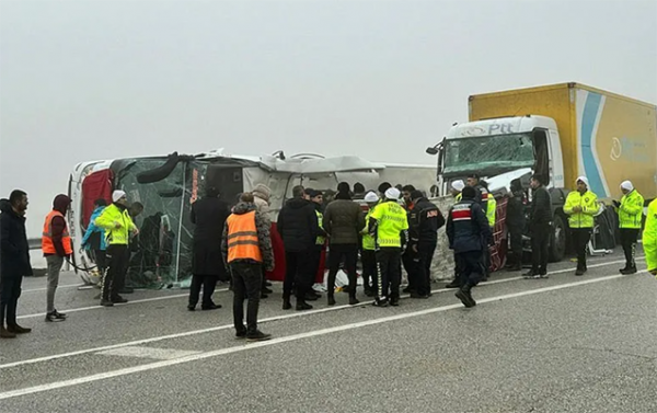 Türkiyədə avtobus aşıb - Ölənlər var