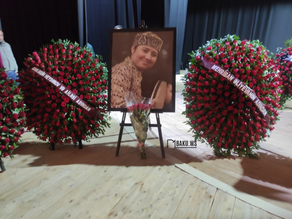 Birinci vitse-prezident Mehriban Əliyeva Aygün Bəylərin vida mərasiminə əklil göndərib - FOTO