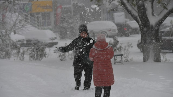 Kişinyovda qar fırtınası səbəbindən dövlət qurumlarının işi dayandırıldı