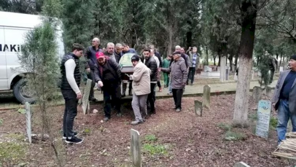DƏHŞƏT: 83 yaşlı qadın boğazı kəsilmiş halda tapıldı  - FOTO