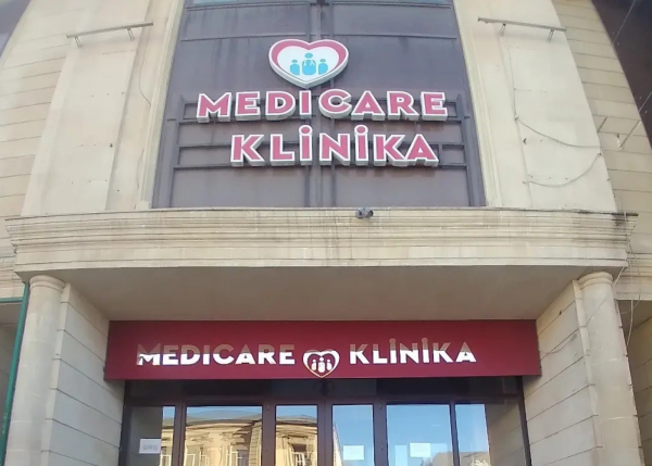 Bağlanan “Medicare” klinikası avadanlıqlarını satışa çıxardı - FOTOLAR