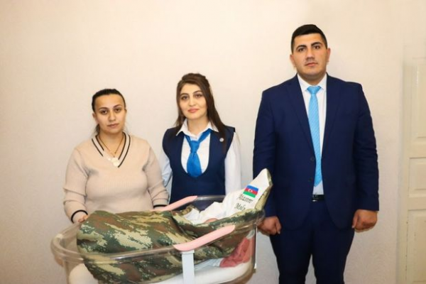 Antiterror tədbirlərində şəhid olan qəhrəmanın qızı dünyaya gəldi - FOTO