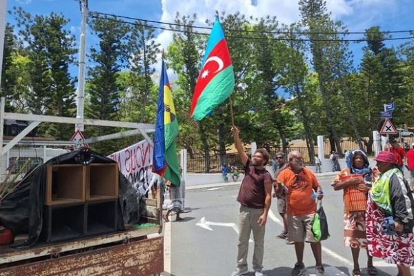 Yeni Kaledoniyada Fransaya qarşı etiraz aksiyası keçirilib, Azərbaycan bayraqları qaldırılıb - VİDEO