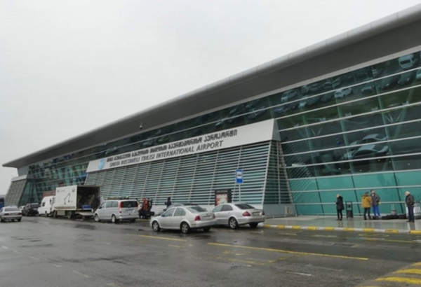 Qatı duman Tbilisi aeroportunda ciddi problemlər yaradıb