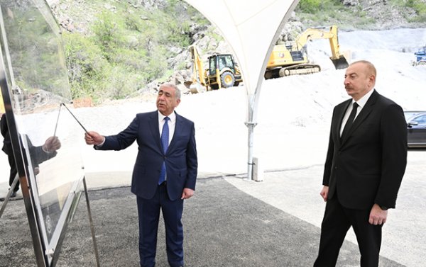 Prezident Xankəndi-Şuşa-Laçın yolunda görülən işlərlə tanış oldu