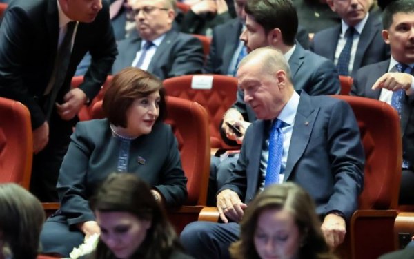 Ərdoğan Sahibə Qafarova ilə görüşdü